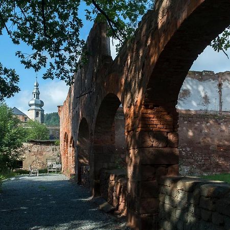 Zamek Sarny - Schloss Scharfeneck Клодзко Екстериор снимка