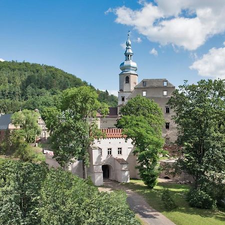 Zamek Sarny - Schloss Scharfeneck Клодзко Екстериор снимка