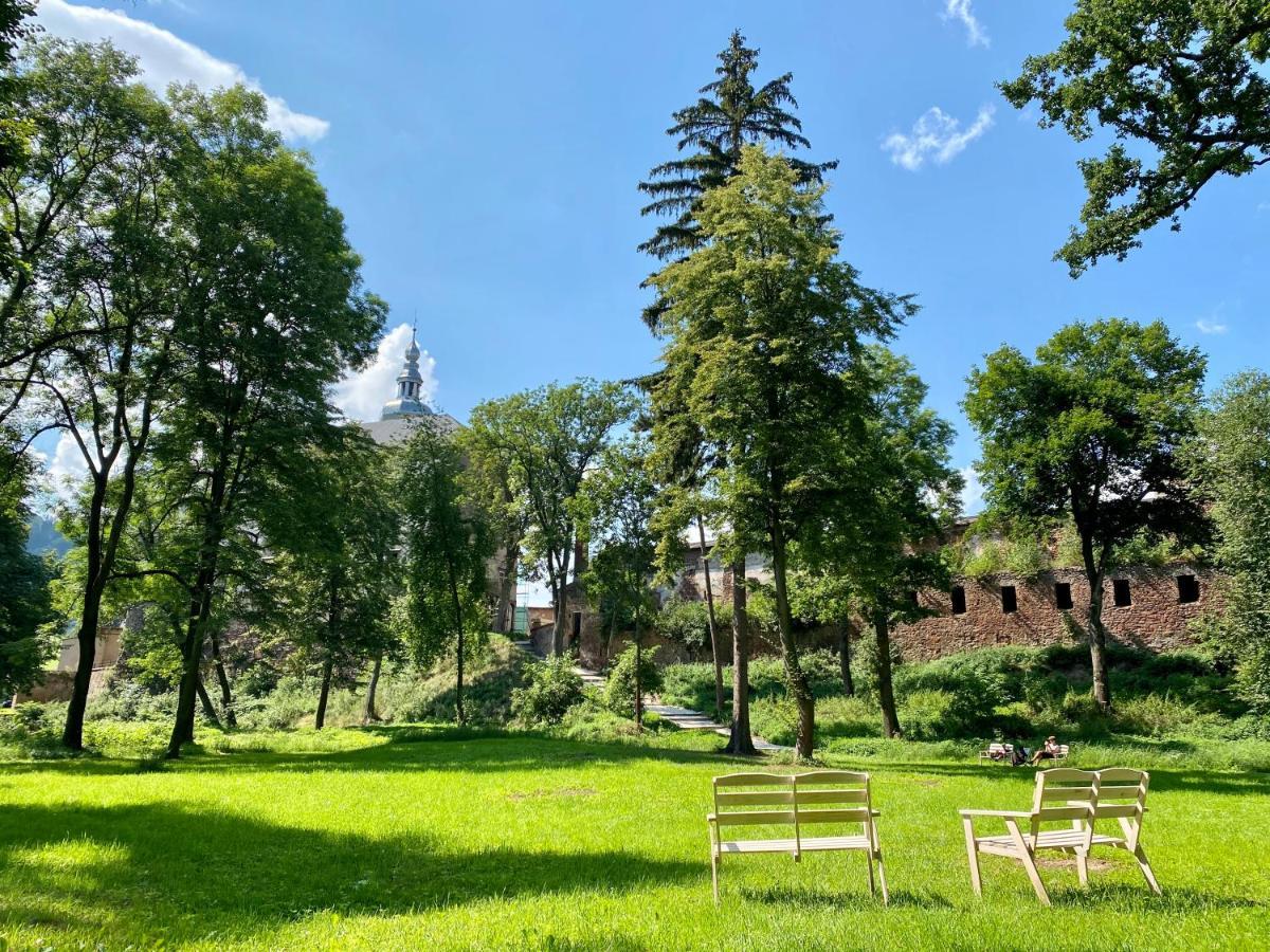 Zamek Sarny - Schloss Scharfeneck Клодзко Екстериор снимка