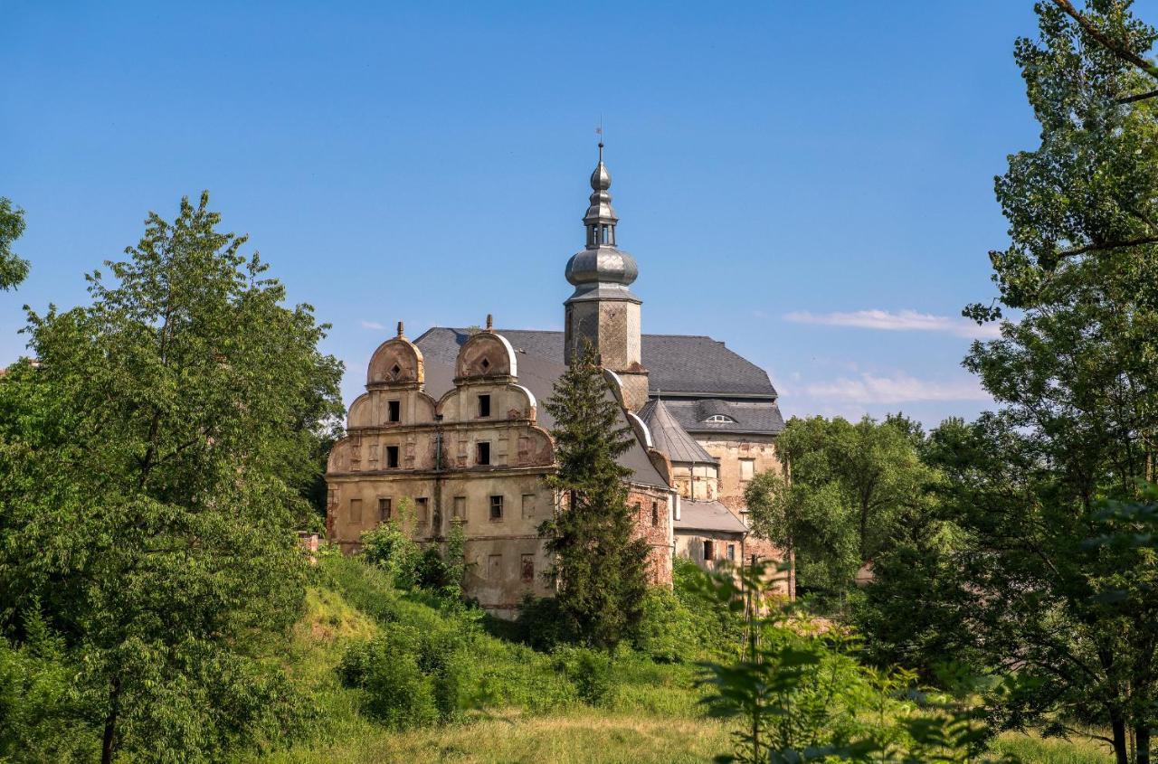 Zamek Sarny - Schloss Scharfeneck Клодзко Екстериор снимка