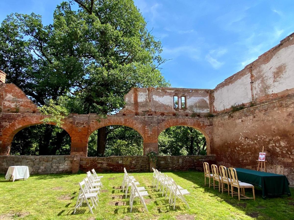Zamek Sarny - Schloss Scharfeneck Клодзко Екстериор снимка