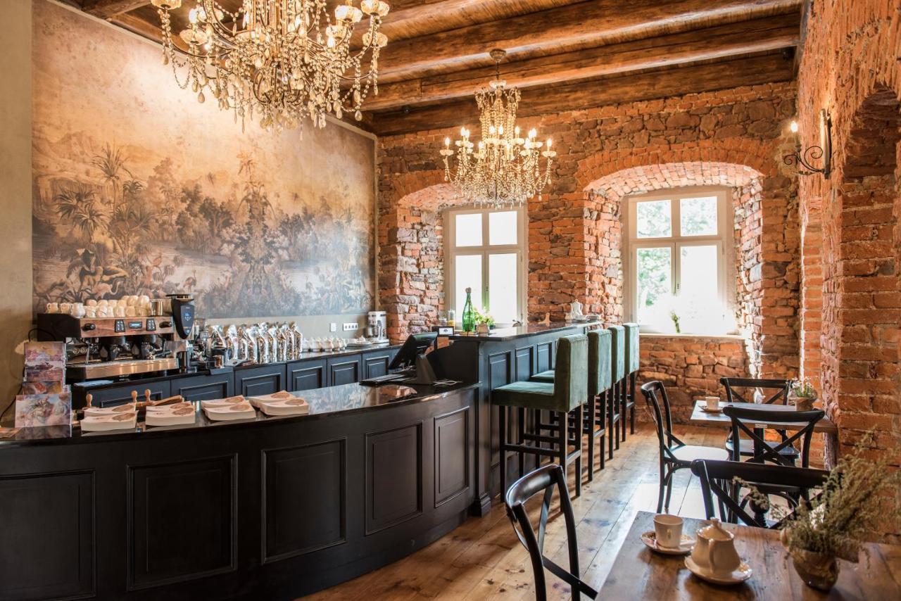 Zamek Sarny - Schloss Scharfeneck Клодзко Екстериор снимка