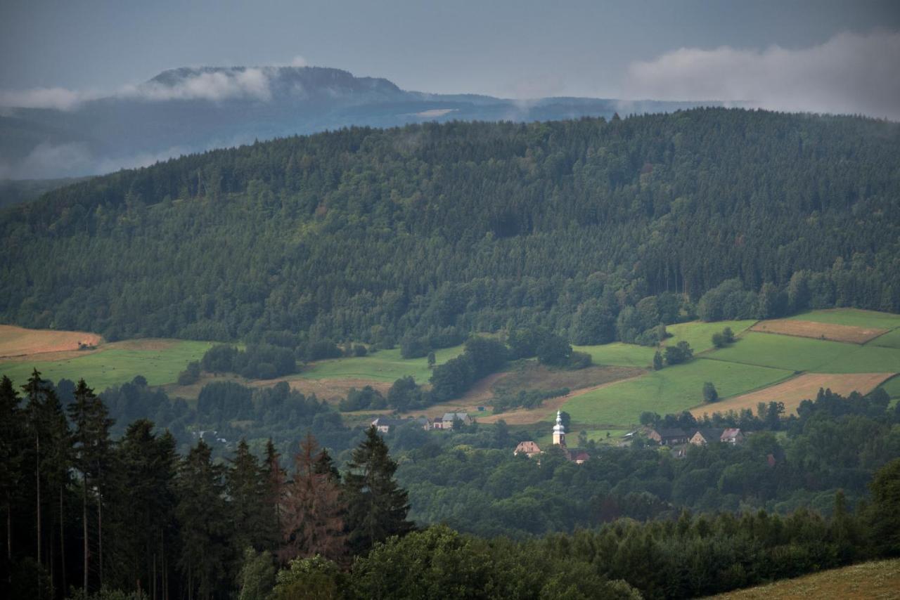 Zamek Sarny - Schloss Scharfeneck Клодзко Екстериор снимка